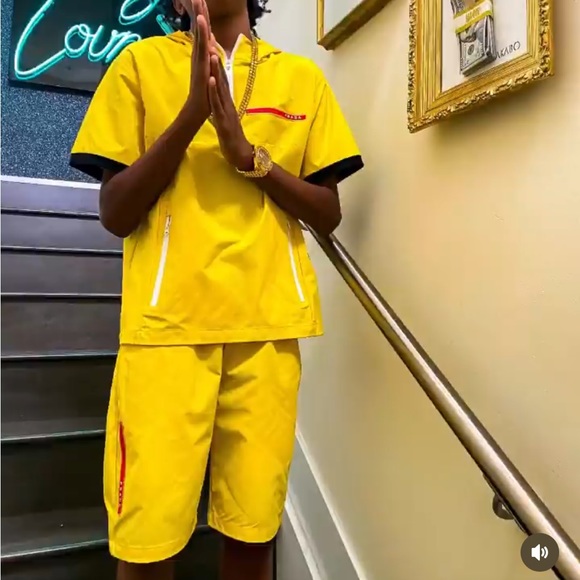 💛⭐️ Super Stylish Yellow Shorts 💛⭐️ - Picture 3 of 12